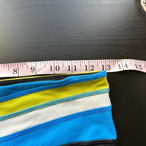 Lululemon Athletica Black/Blue Reversible Athletic Volleyball Boogie Shorts - Picture 6 of 7